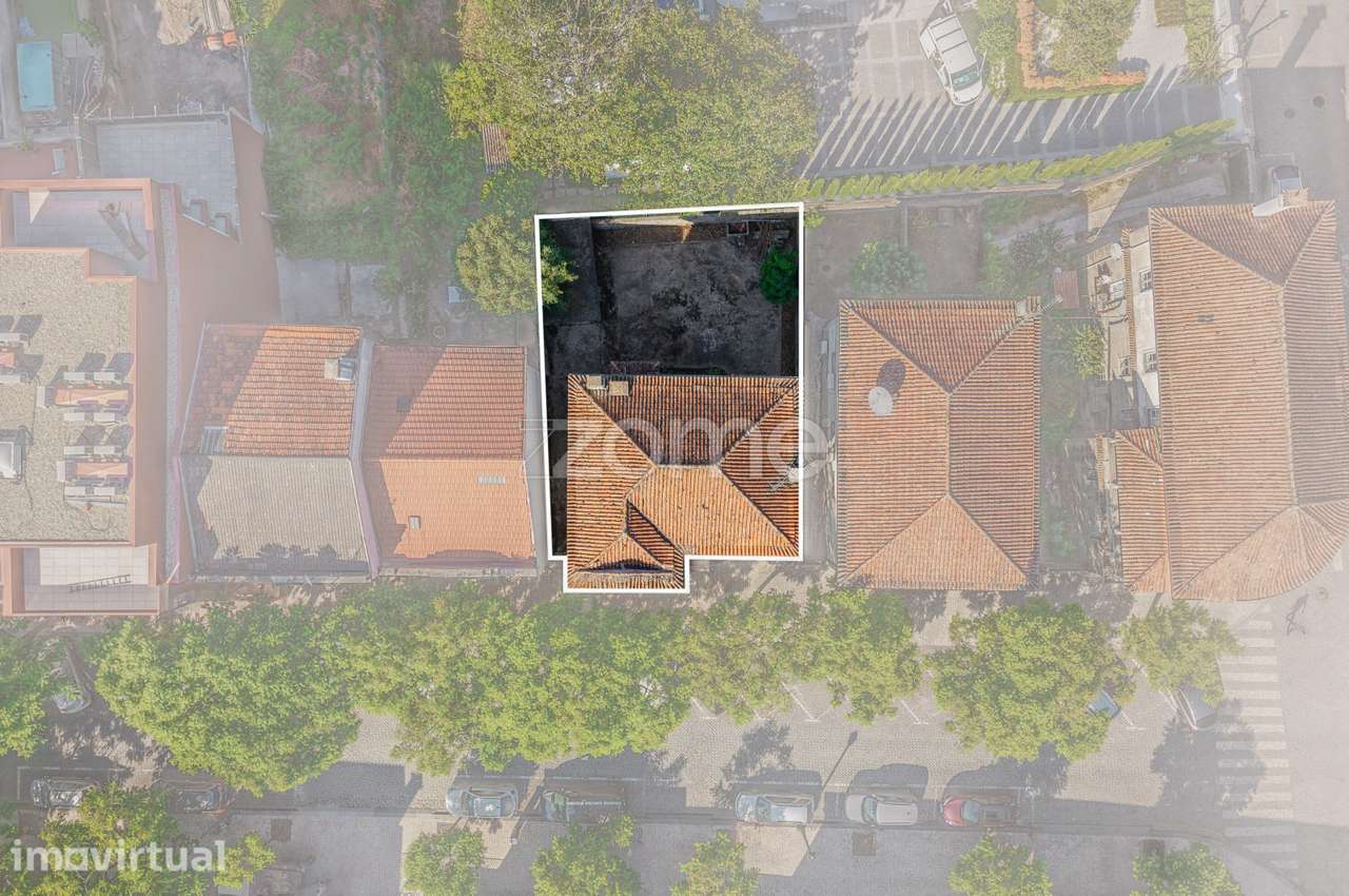 Moradia Clássica com Jardim no Centro Histórico de Guimarães - Grande imagem: 4/42
