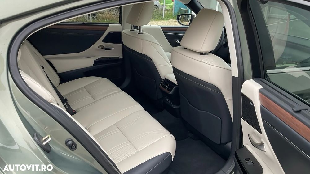 Lexus Seria ES 300h 2.5 TNGA HV 25H- 4X2 CVT Luxury - 14