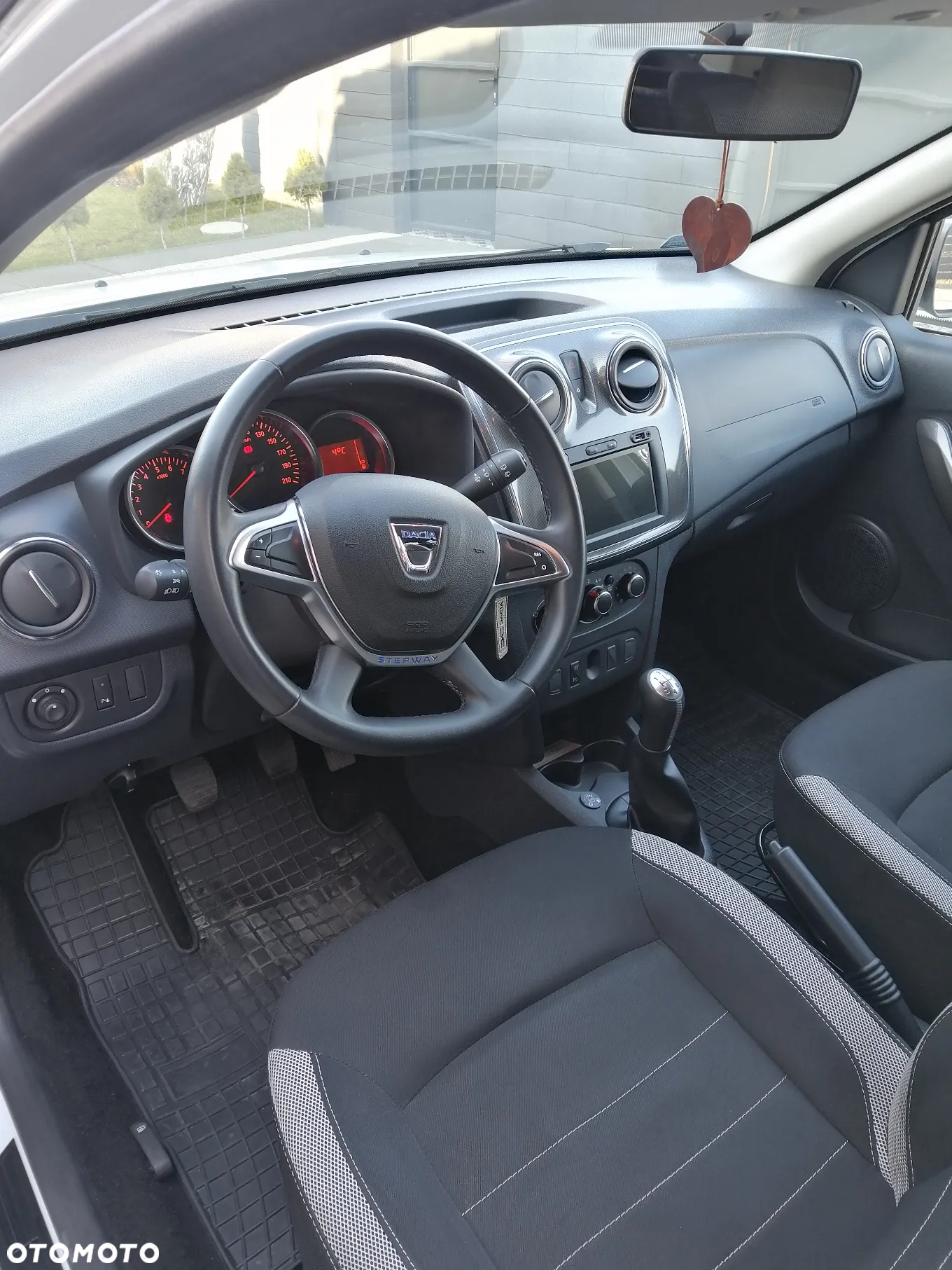 Dacia Sandero 1.0 TCe Laureate S&S - 14