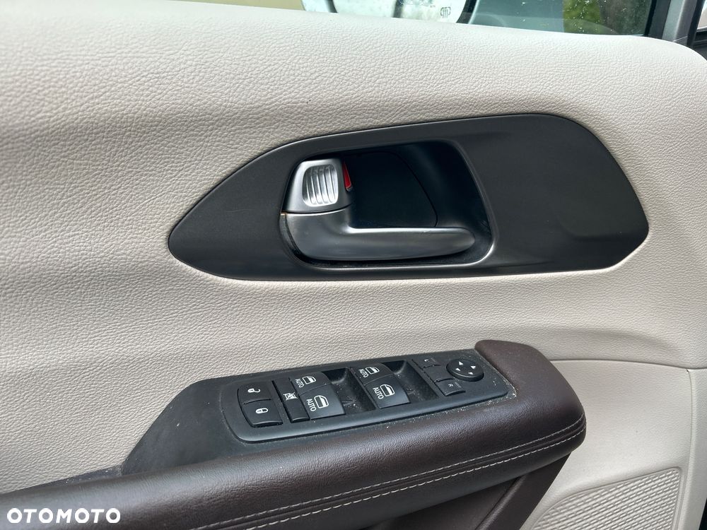 Chrysler Pacifica - 13