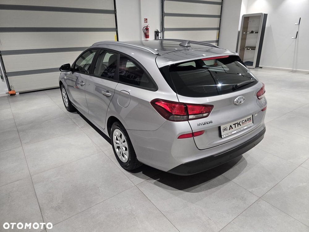 Hyundai i30 1.5 DPI Classic + - 10