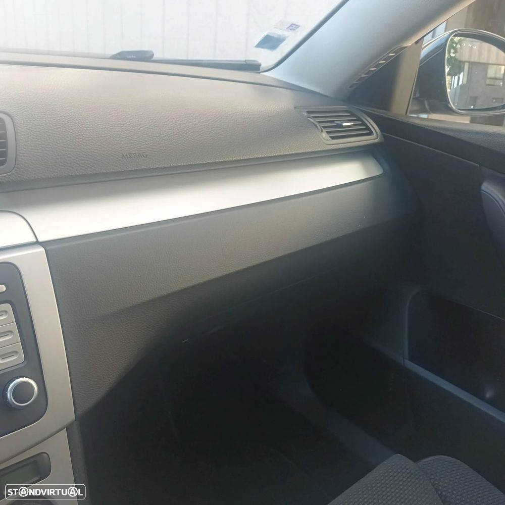 VW Passat Variant - 4