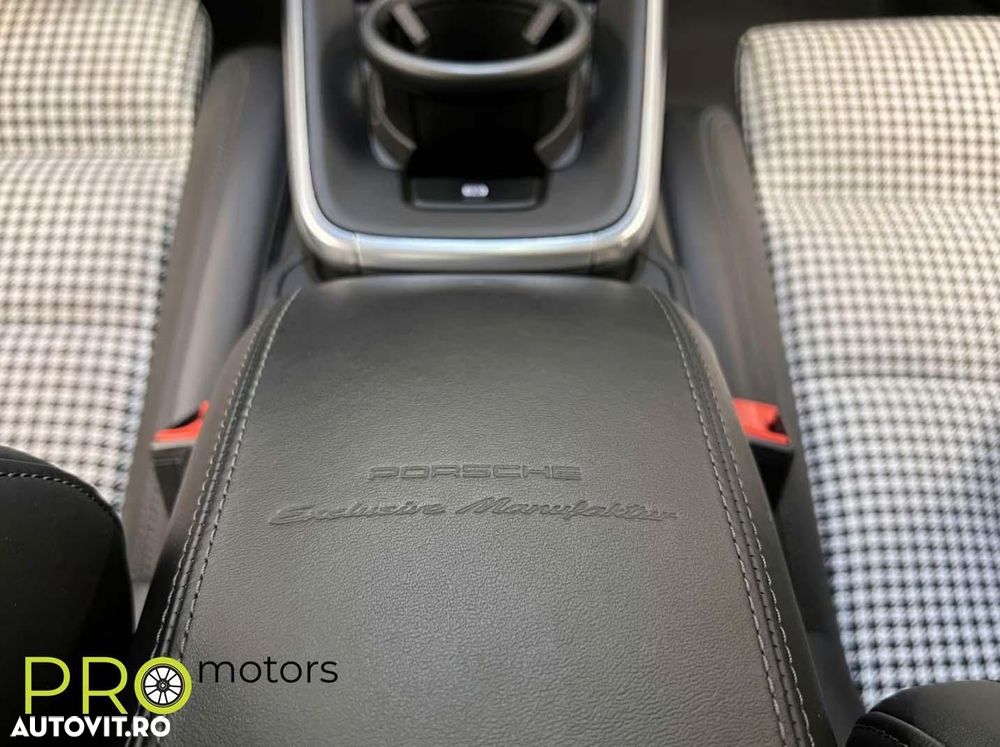 Porsche 911-TURBO-S - 12