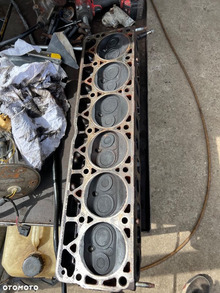 Głowica jeep wrangler yj cherokee 4.0b - 4