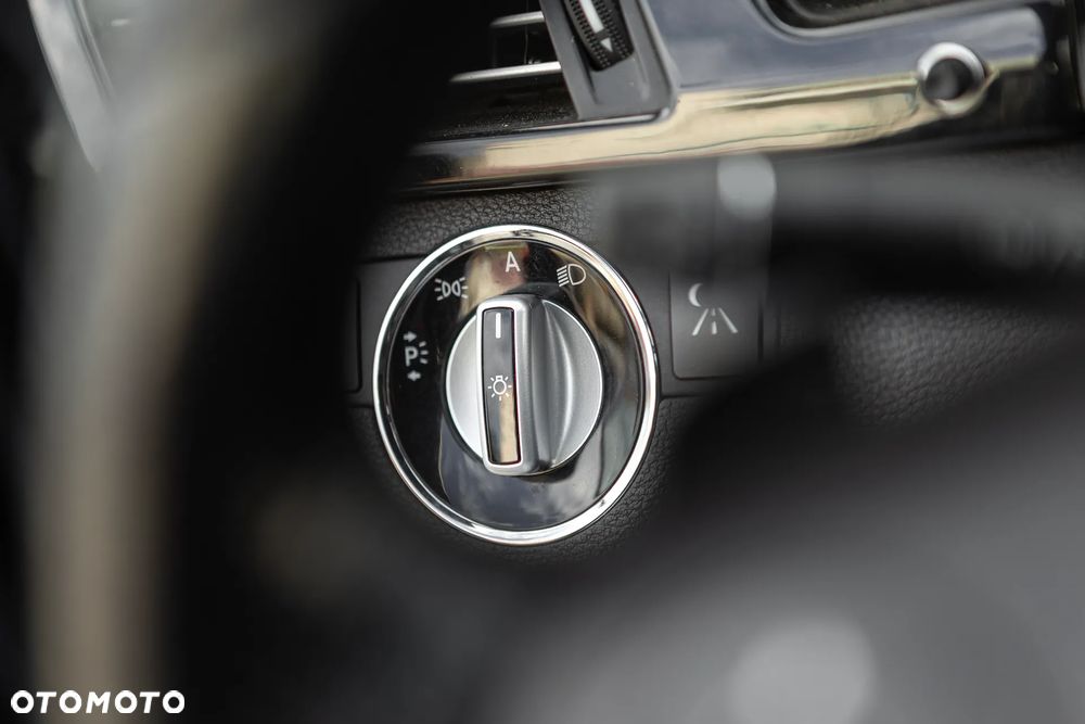 Mercedes-Benz Klasa E 350 CGI BlueEFFICIENCY 7G-TRONIC Avantgarde - 32