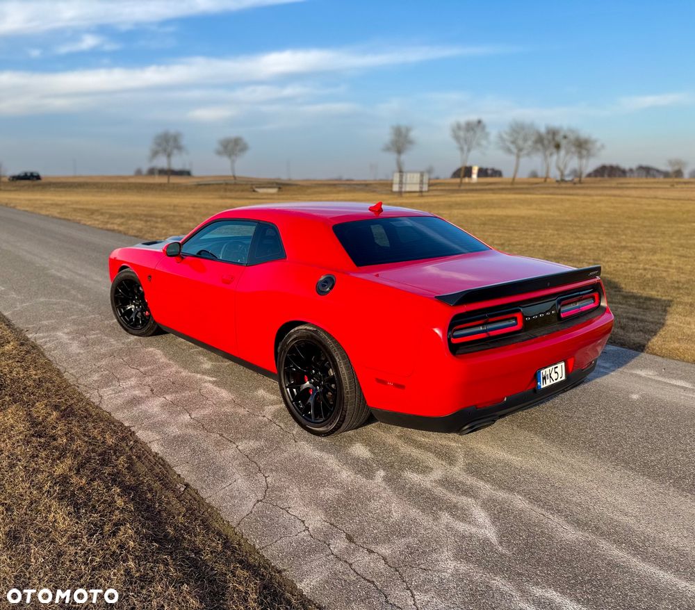Dodge Challenger - 12