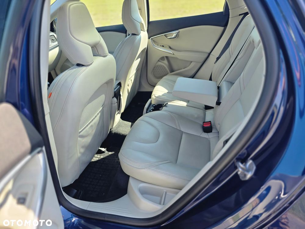 Volvo V40 D4 Drive-E Ocean Race - 16