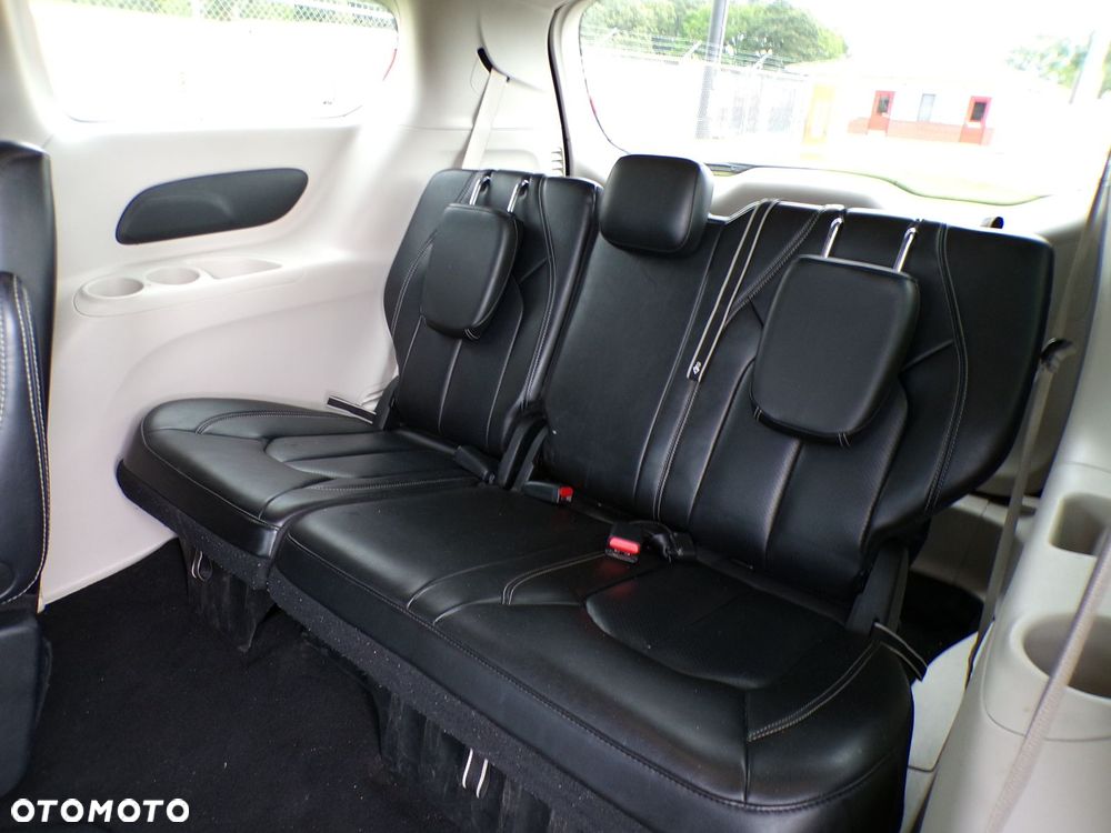 Chrysler Pacifica - 15