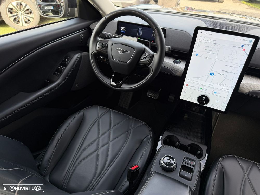 Ford Mustang Mach-E Alargada - 24
