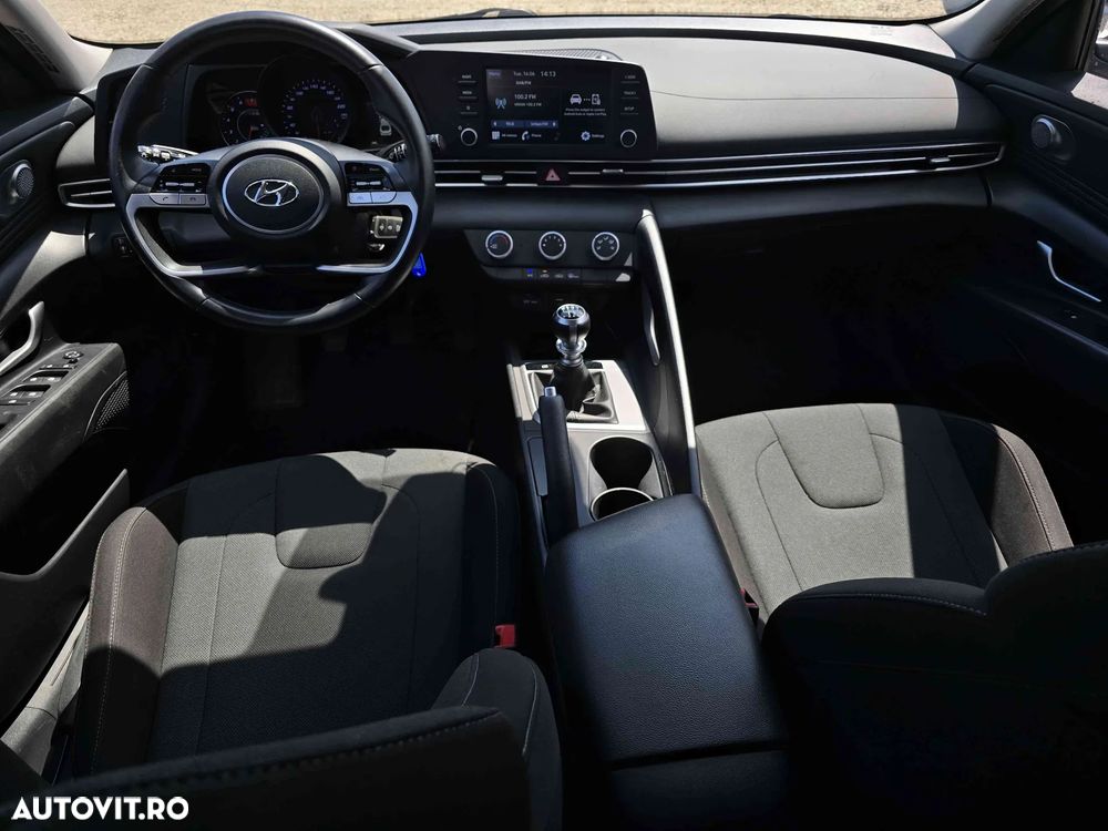 Hyundai Elantra - 11