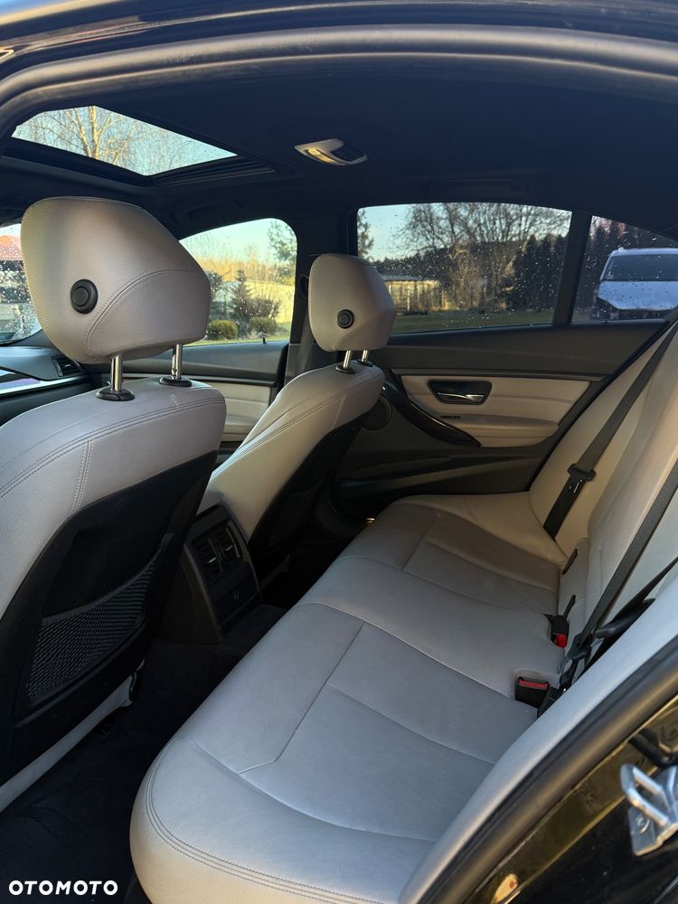 BMW Seria 3 328i - 11