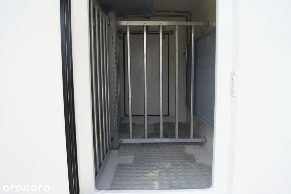 Volkswagen Crafter komorówka mrożnia - 11