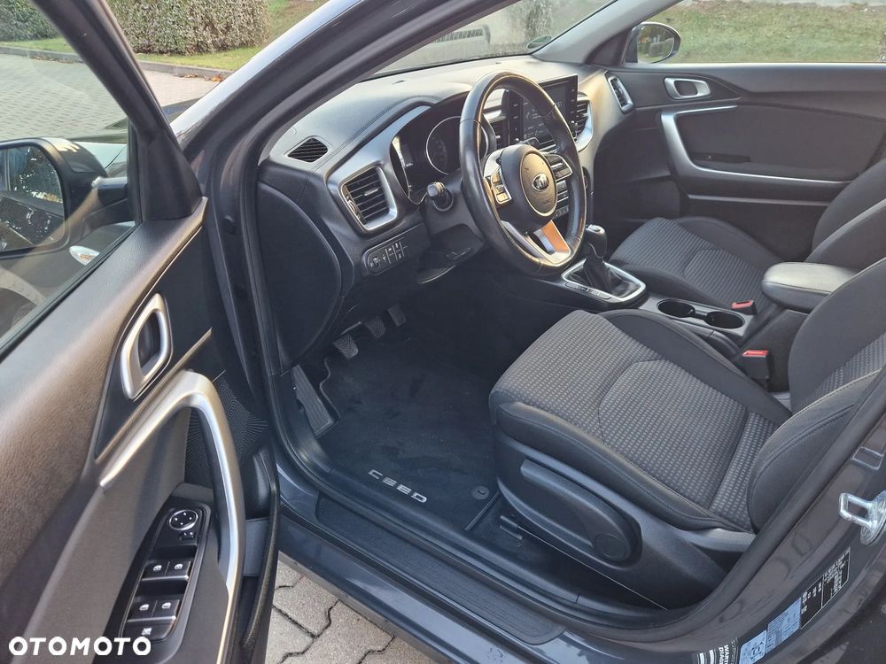 Kia Ceed - 23