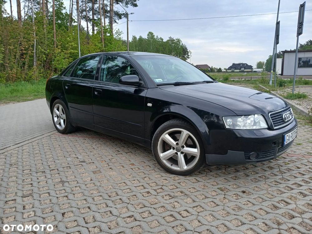 Audi A4 Limousine - 1