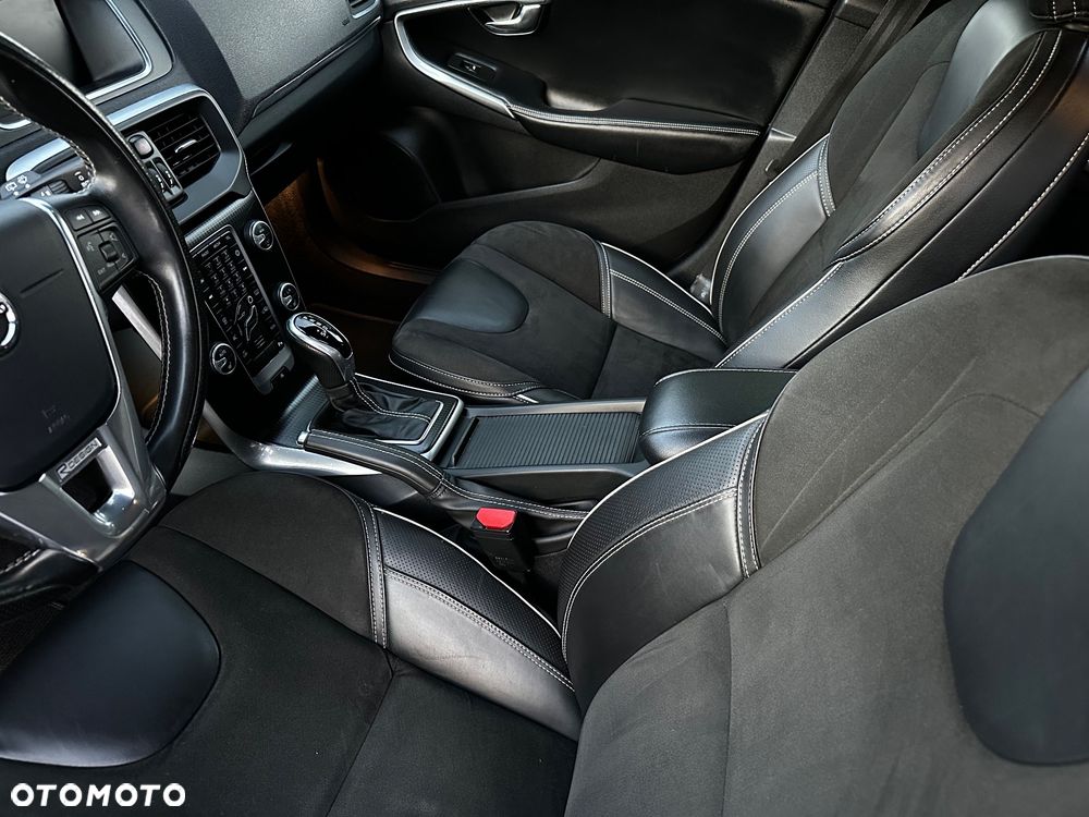 Volvo V40 D3 Geartronic RDesign - 17