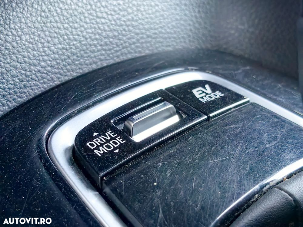 Toyota Corolla 1.8 HSD Business - 28