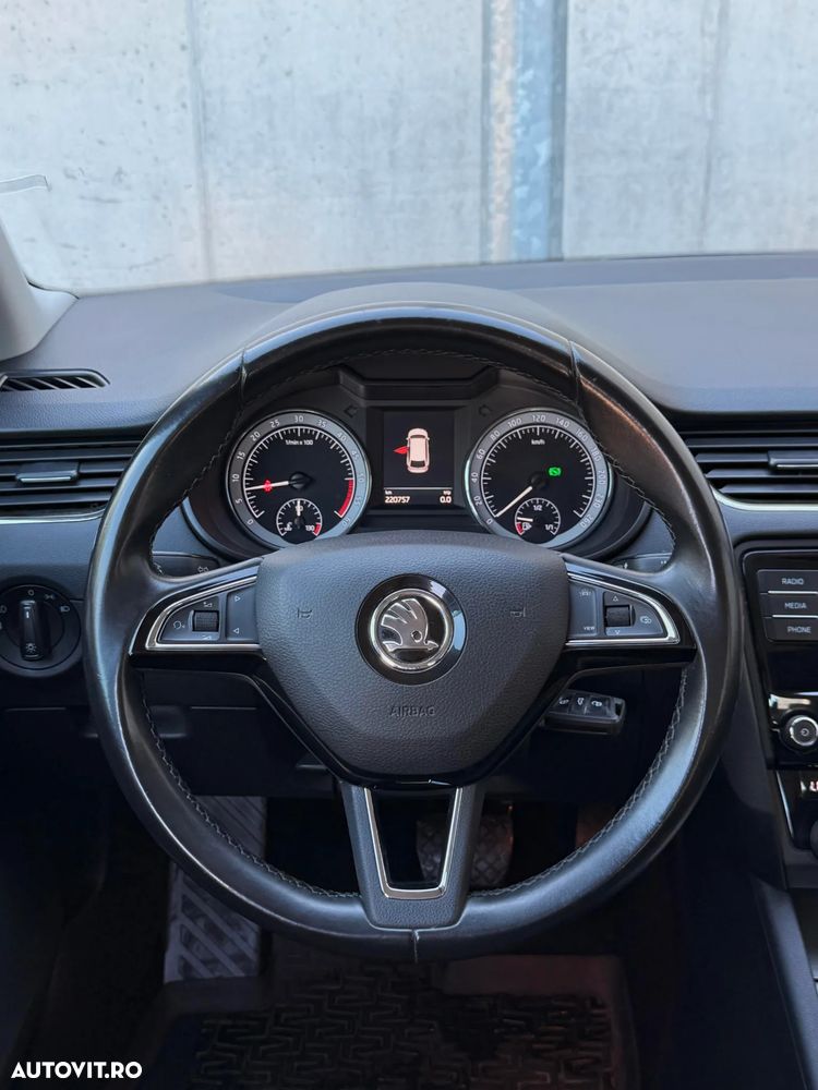Skoda Octavia 1.6 TDI DSG Ambition - 10