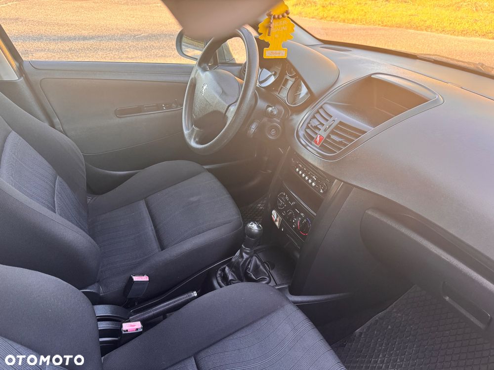Peugeot 207 - 18