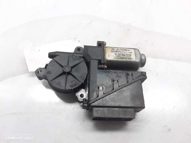 MOTOR ELEVADOR DE VIDRO FRONTAL DIREITO VOLKSWAGEN POLO 2002 -6Q2959801A - 3