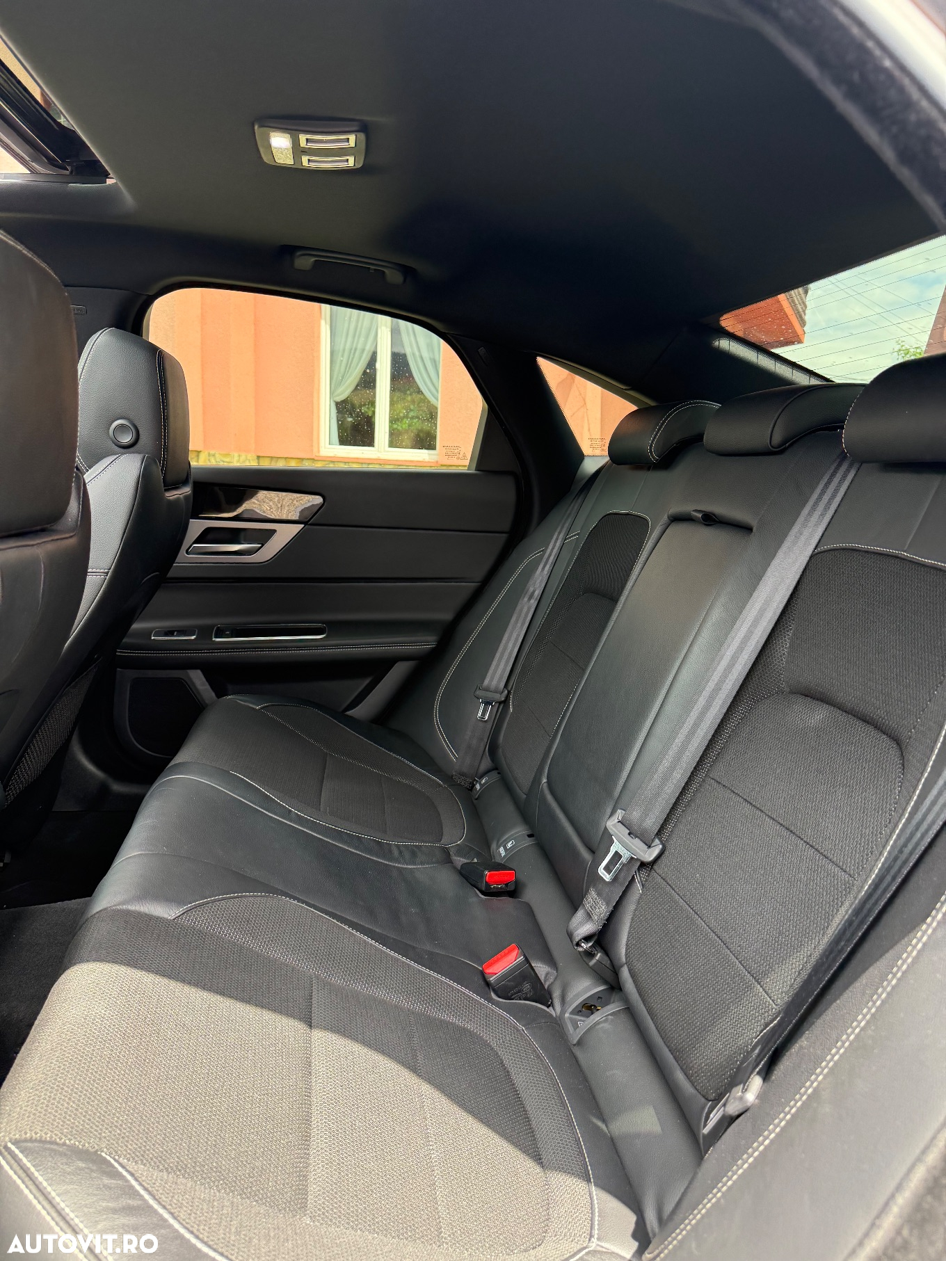 Jaguar XF 20d RWD R-Sport - 9
