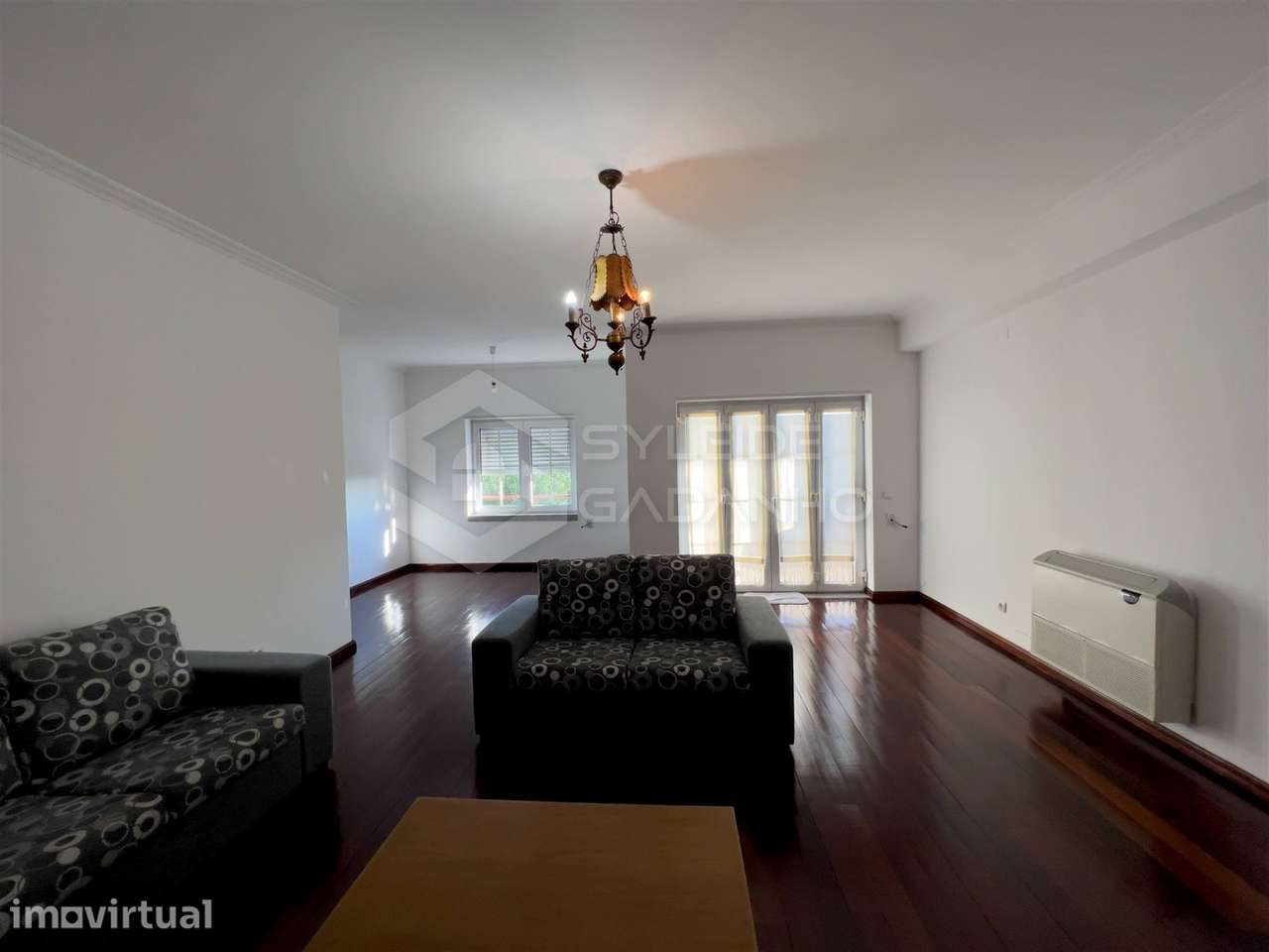 QUARTO  em apartamento T4 COM SALA e 2 casas de banho na zona baixa da - Grande imagem: 4/35