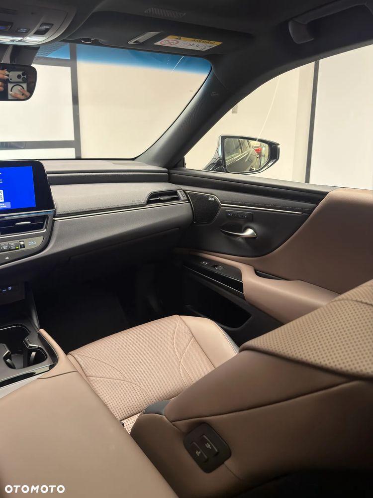 Lexus ES - 16