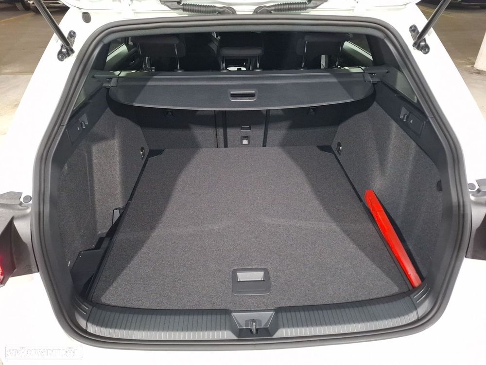 VW Golf Variant - 25