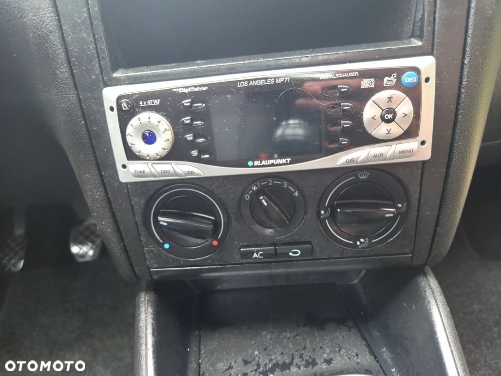 Volkswagen Golf - 24