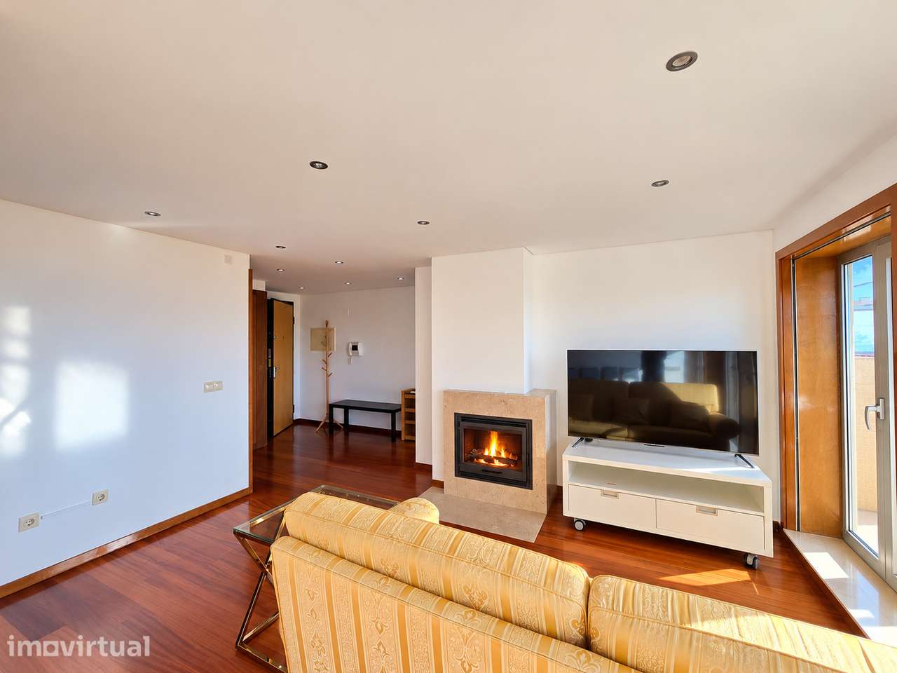 Apartamento T2 com Terraço – Arrendamento - Grande imagem: 2/20