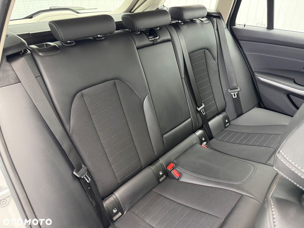 BMW Seria 3 318d Touring Advantage - 30