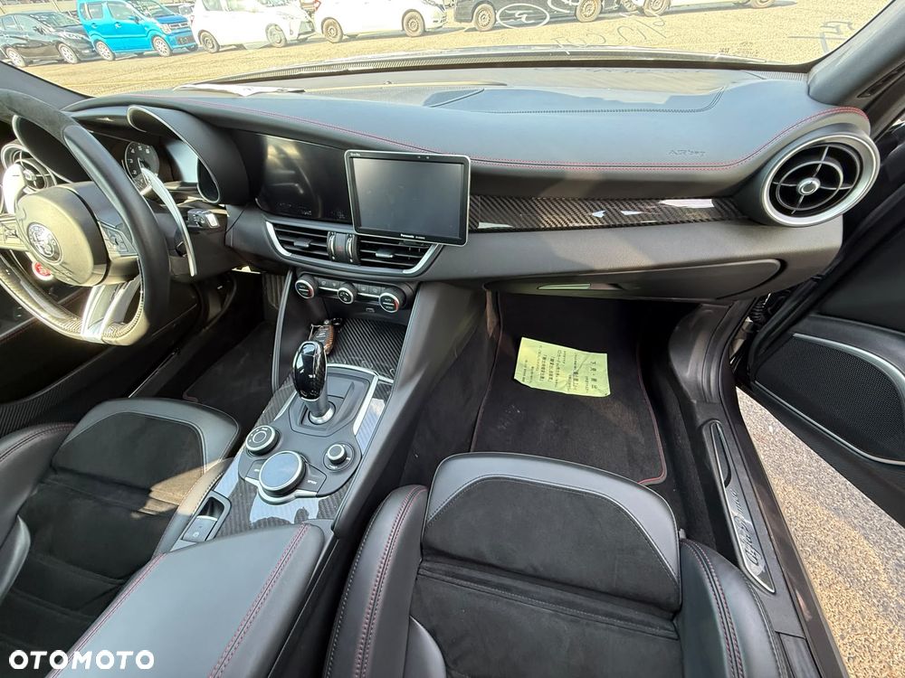 Alfa Romeo Giulia 2.9 V6 Bi-Turbo AT8 Quadrifoglio - 9