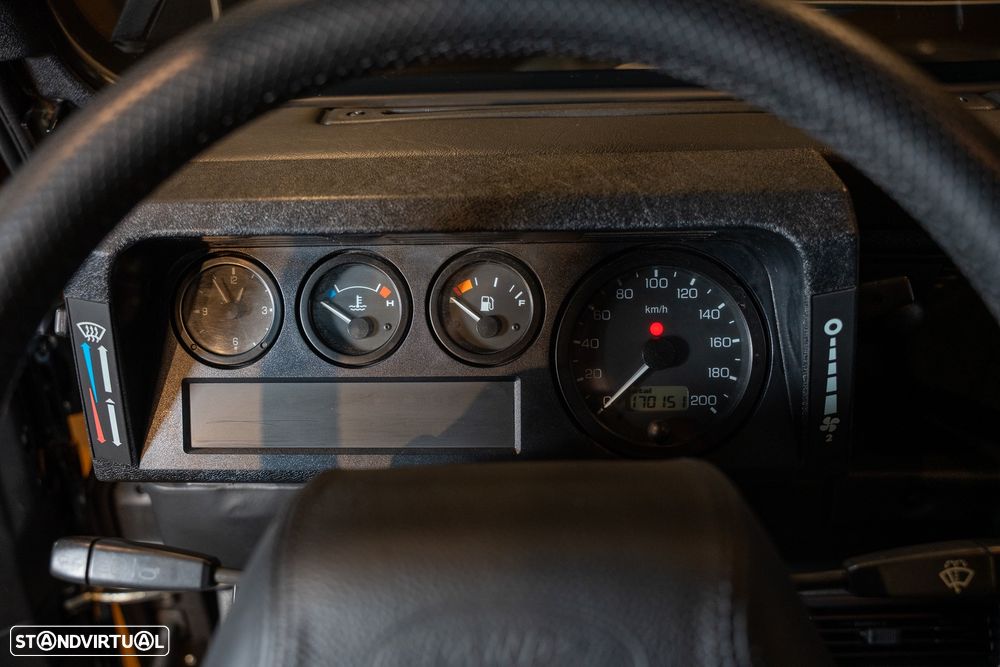 Land Rover Defender - 17