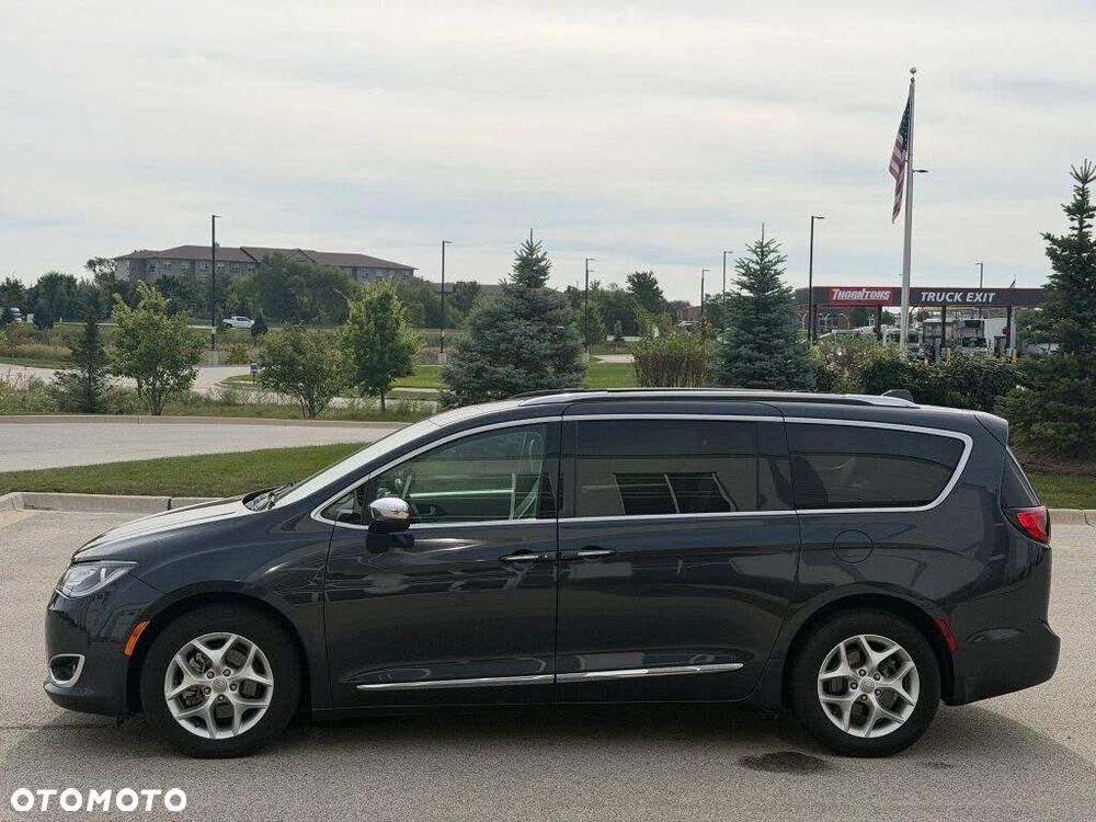 Chrysler Pacifica - 5