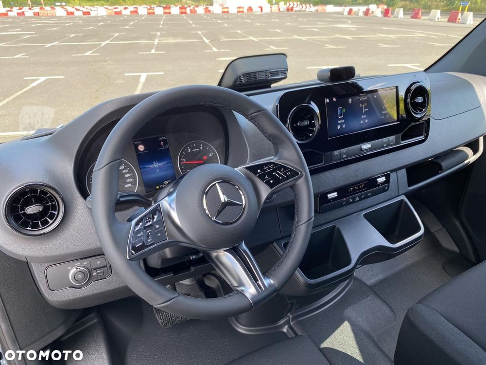 Mercedes-Benz Sprinter - 14