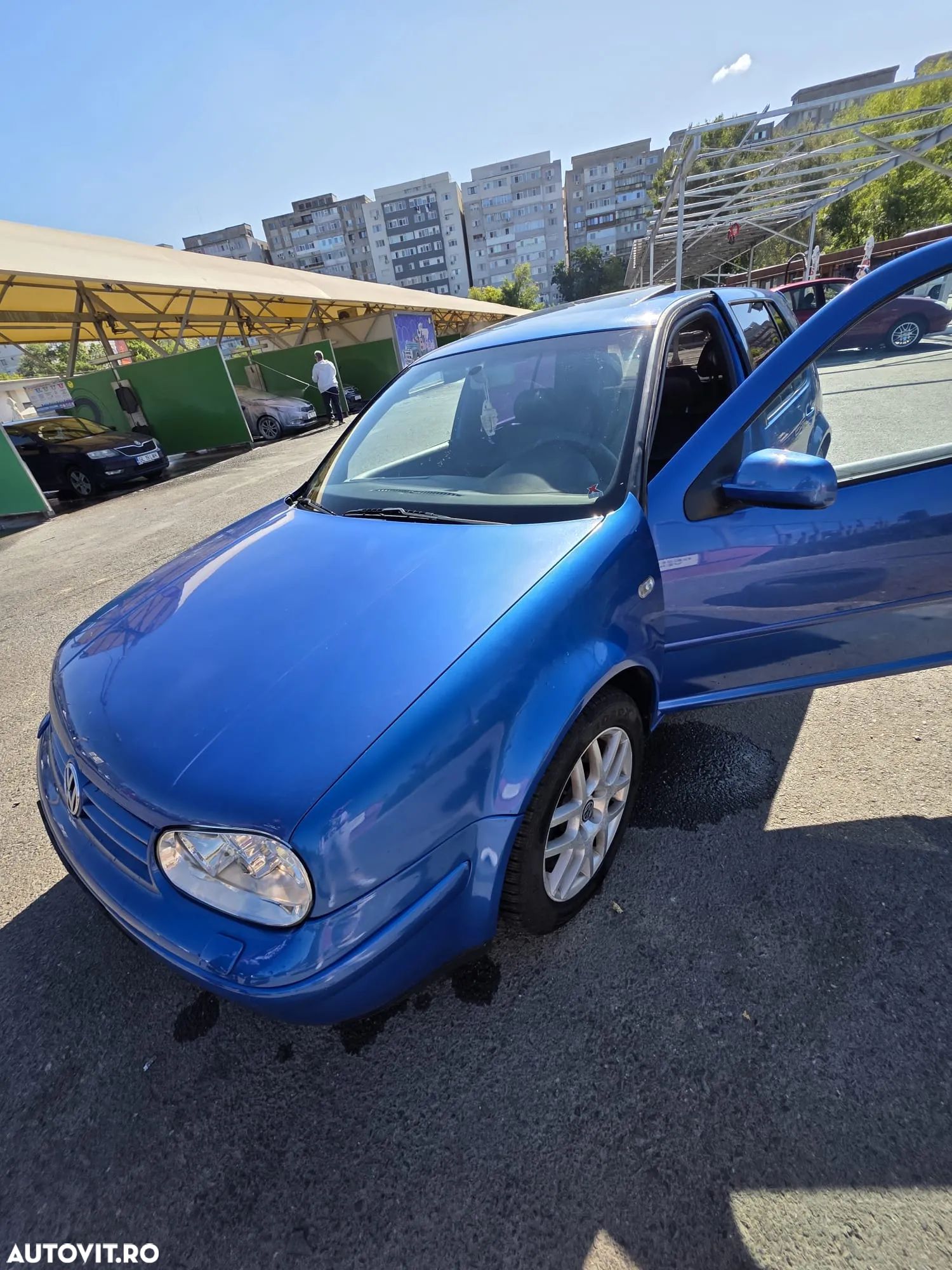 Volkswagen Golf - 1