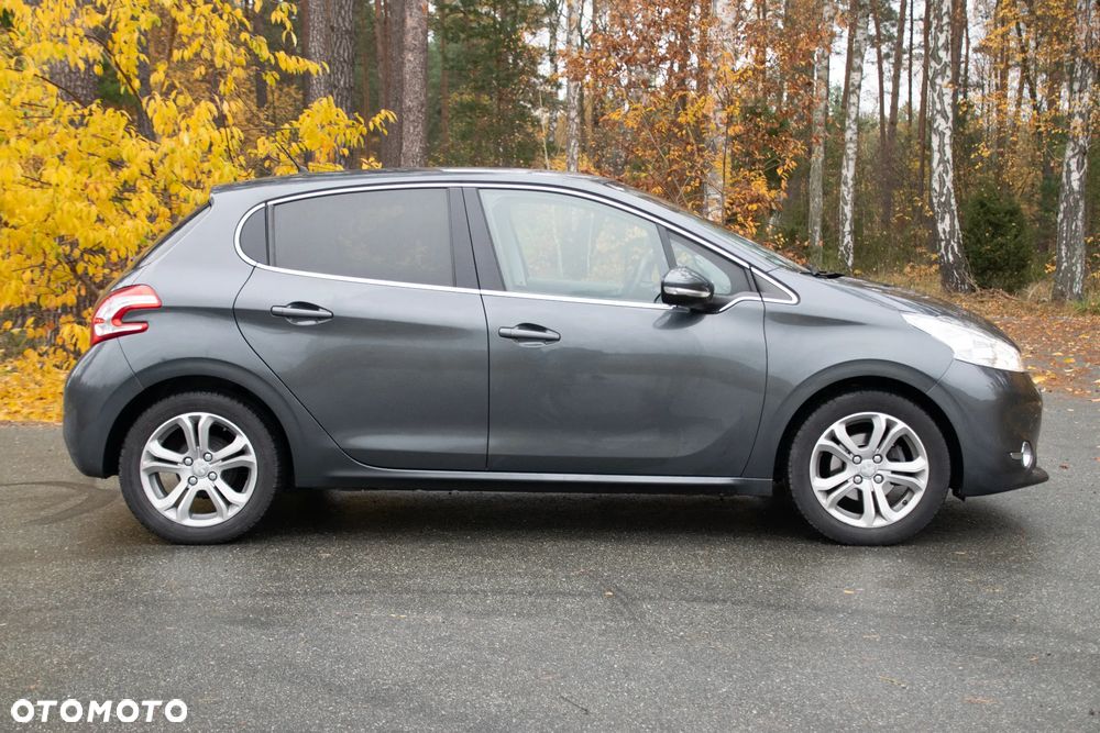 Peugeot 208 1.2 VTi Allure - 22