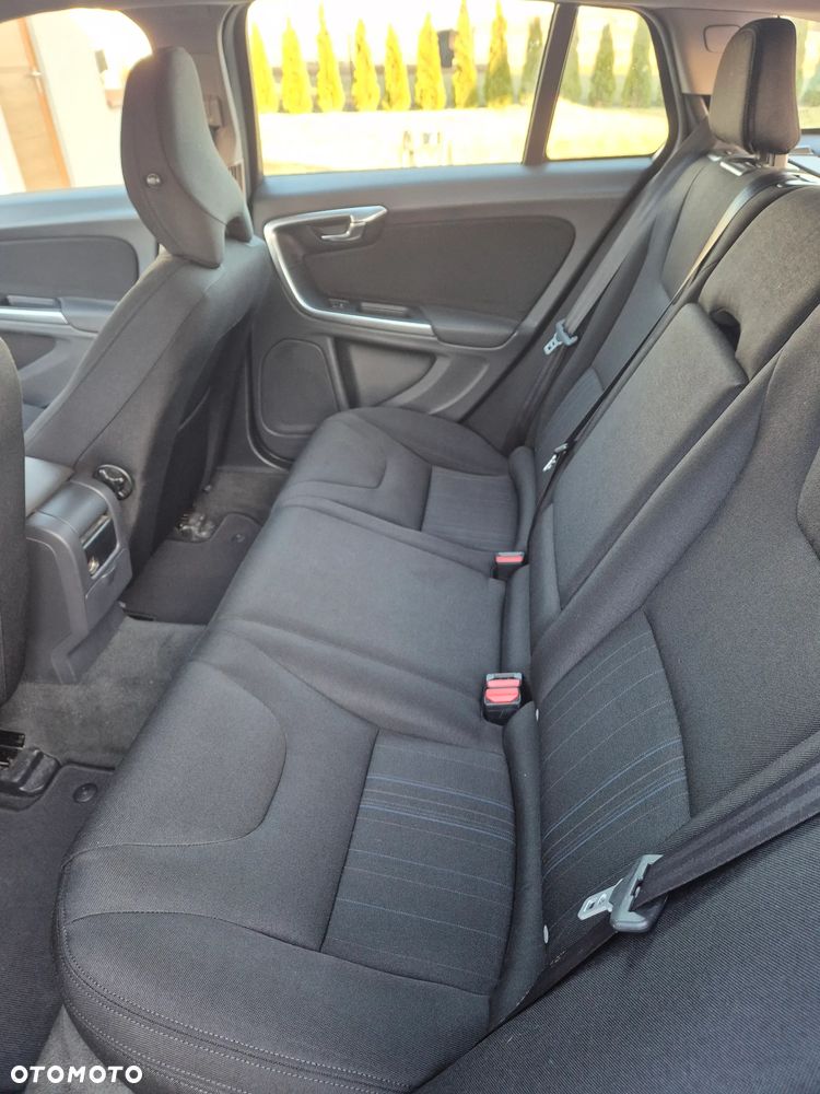 Volvo V60 D3 Momentum - 11