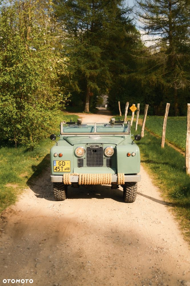 Land Rover Defender - 1