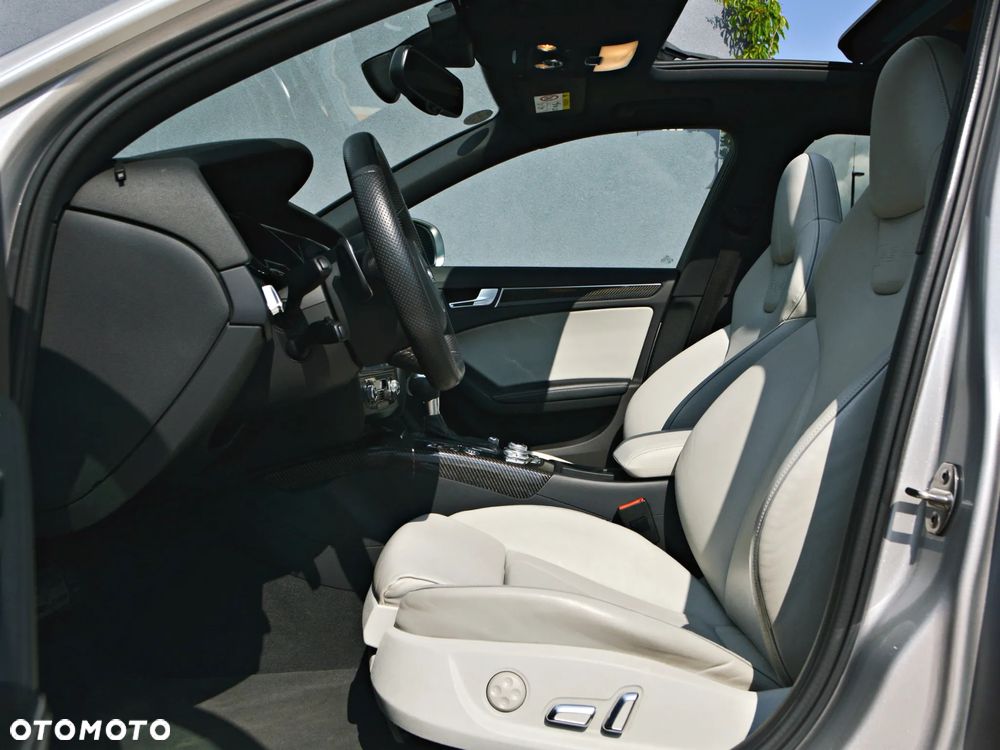 Audi RS4 Avant Avant S tronic - 16