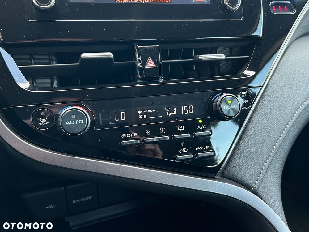 Toyota Camry 2.5 Hybrid Comfort CVT - 21