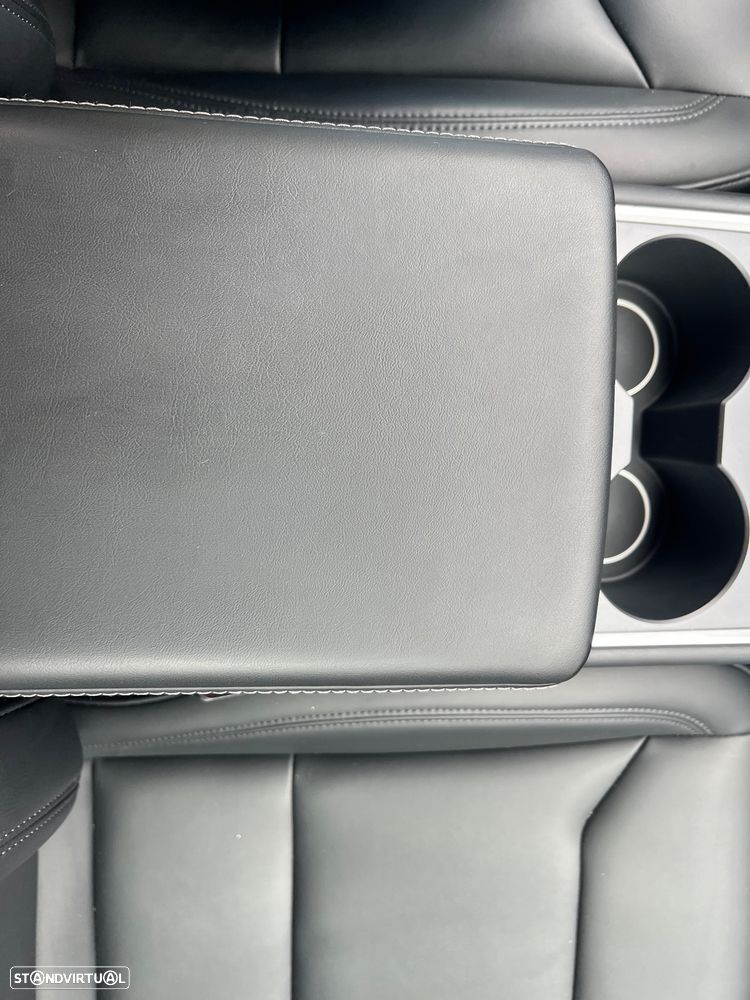 Tesla Model Y Standard - 32
