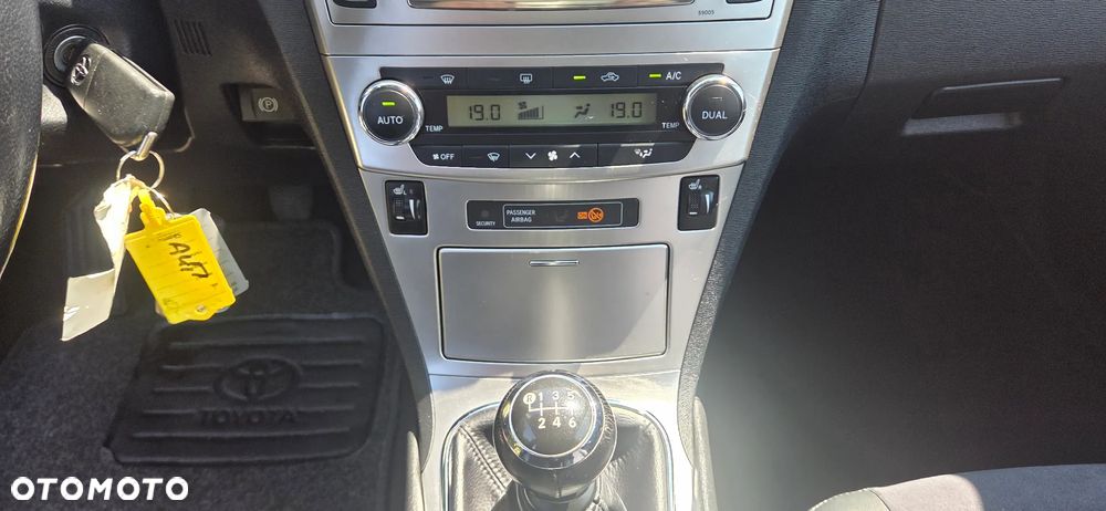 Toyota Avensis 1.8 Premium EU5 - 16