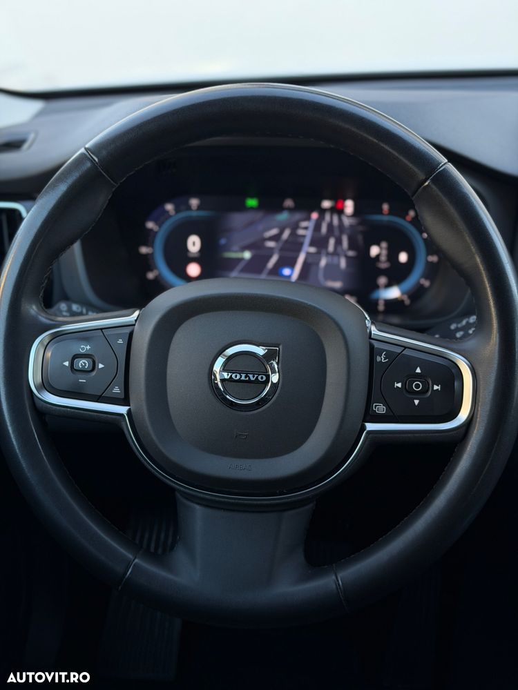 Volvo XC 60 B4 MHEV AWD Momentum Pro - 18