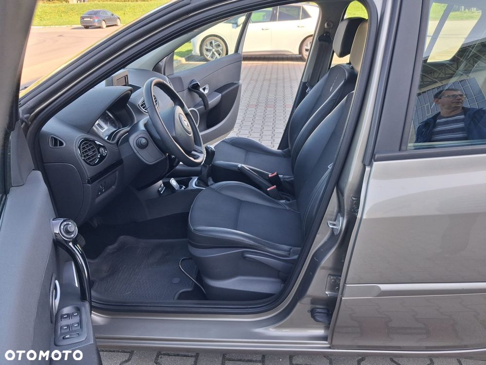 Renault Clio 1.2 16V Night&Day - 11