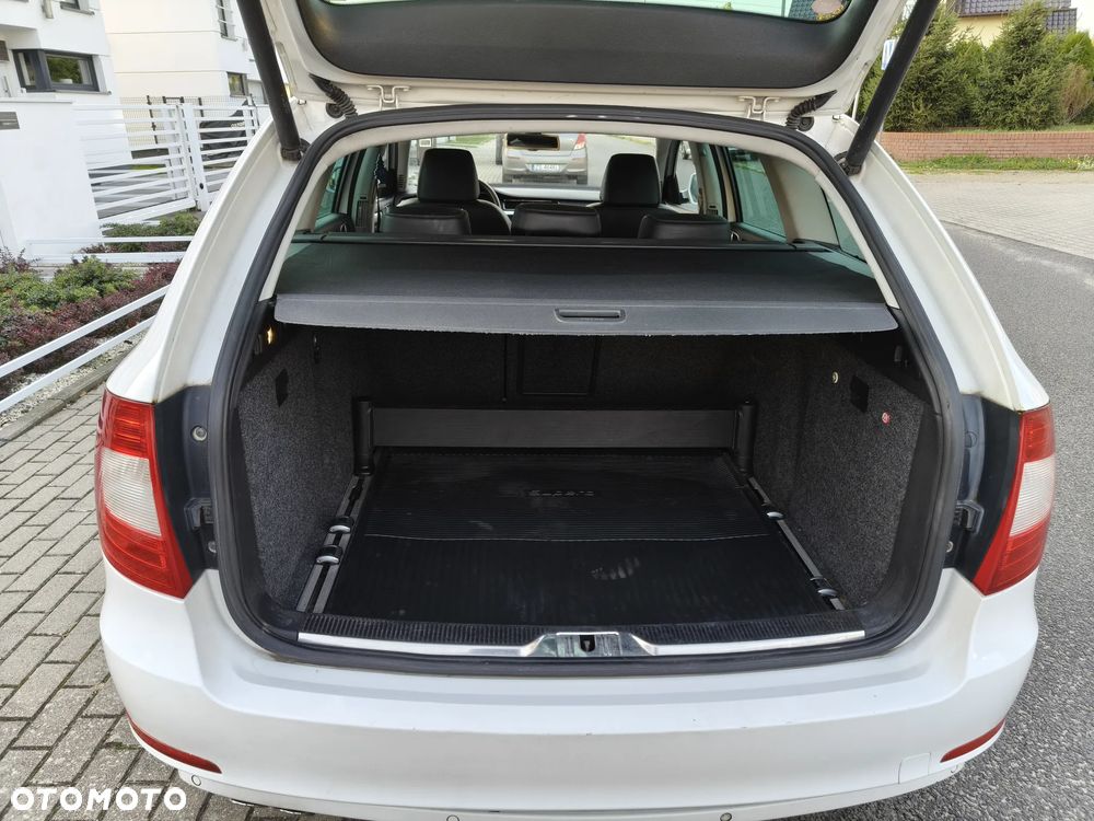 Skoda Superb 2010 photo 5