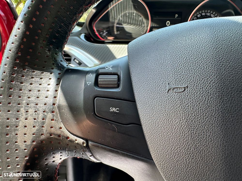 Peugeot 2008 1.2 PureTech GT Line EAT6 - 28