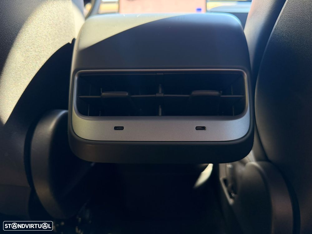 Tesla Model Y Long Range Dual Motor AWD - 35