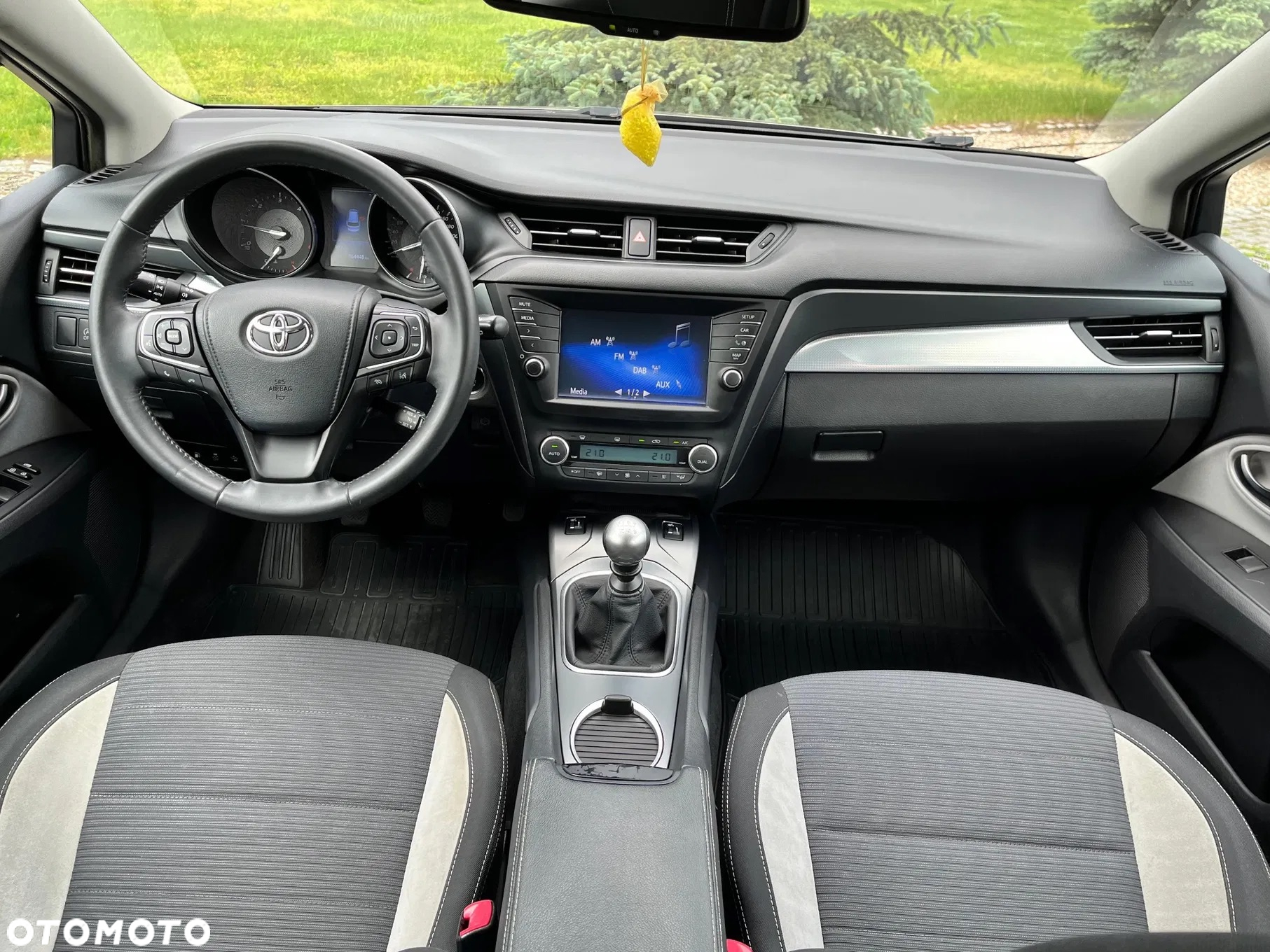 Toyota Avensis 1.6 D-4D Premium - 18