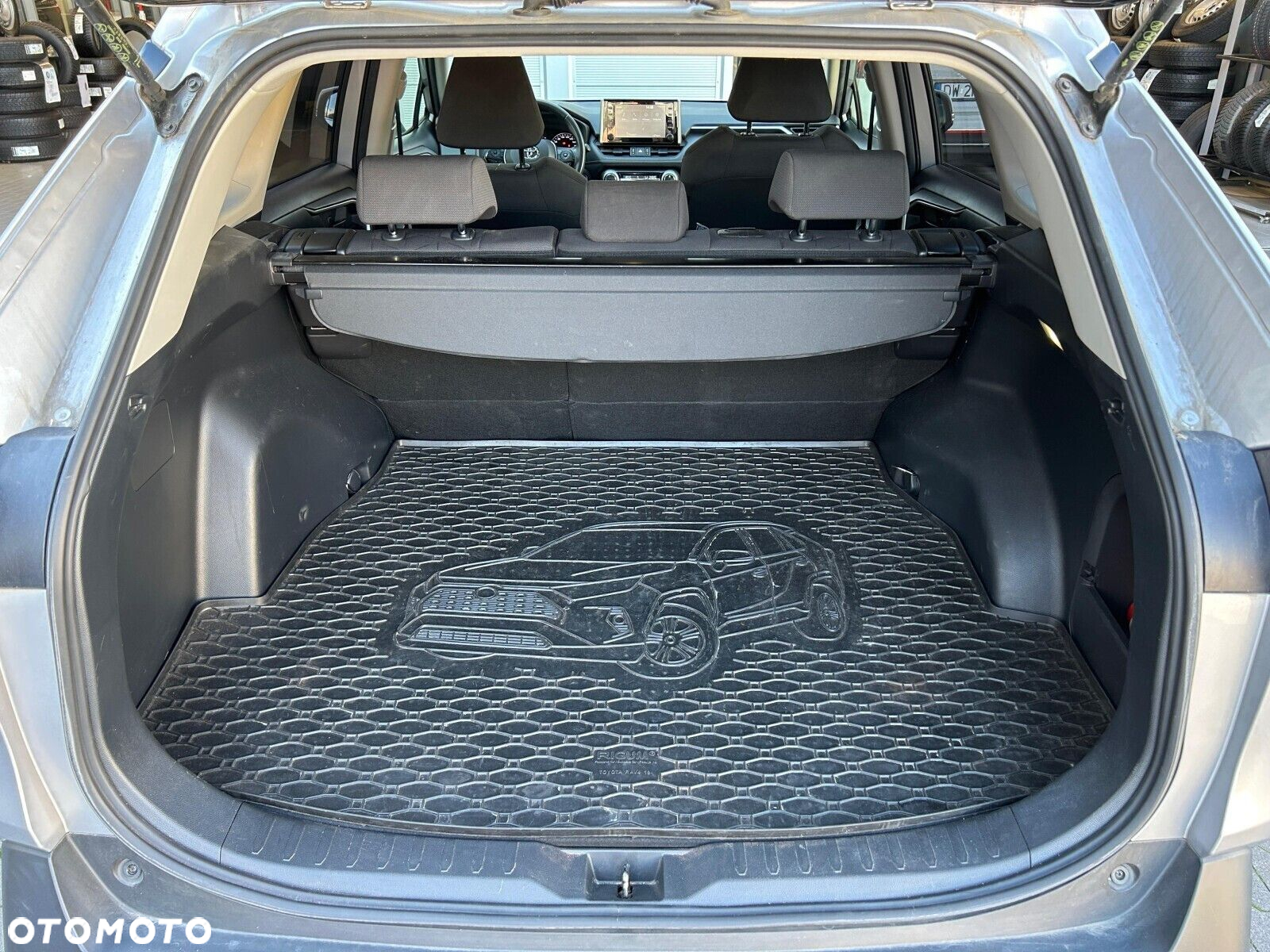 Toyota RAV4 - 10