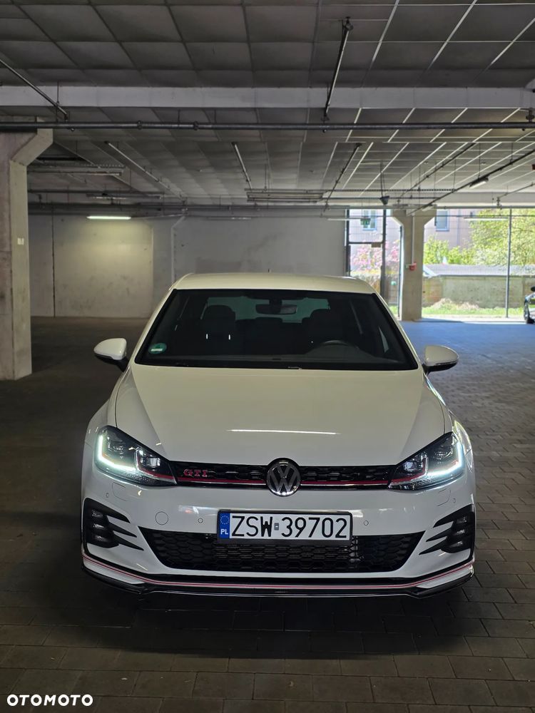 Volkswagen Golf - 10